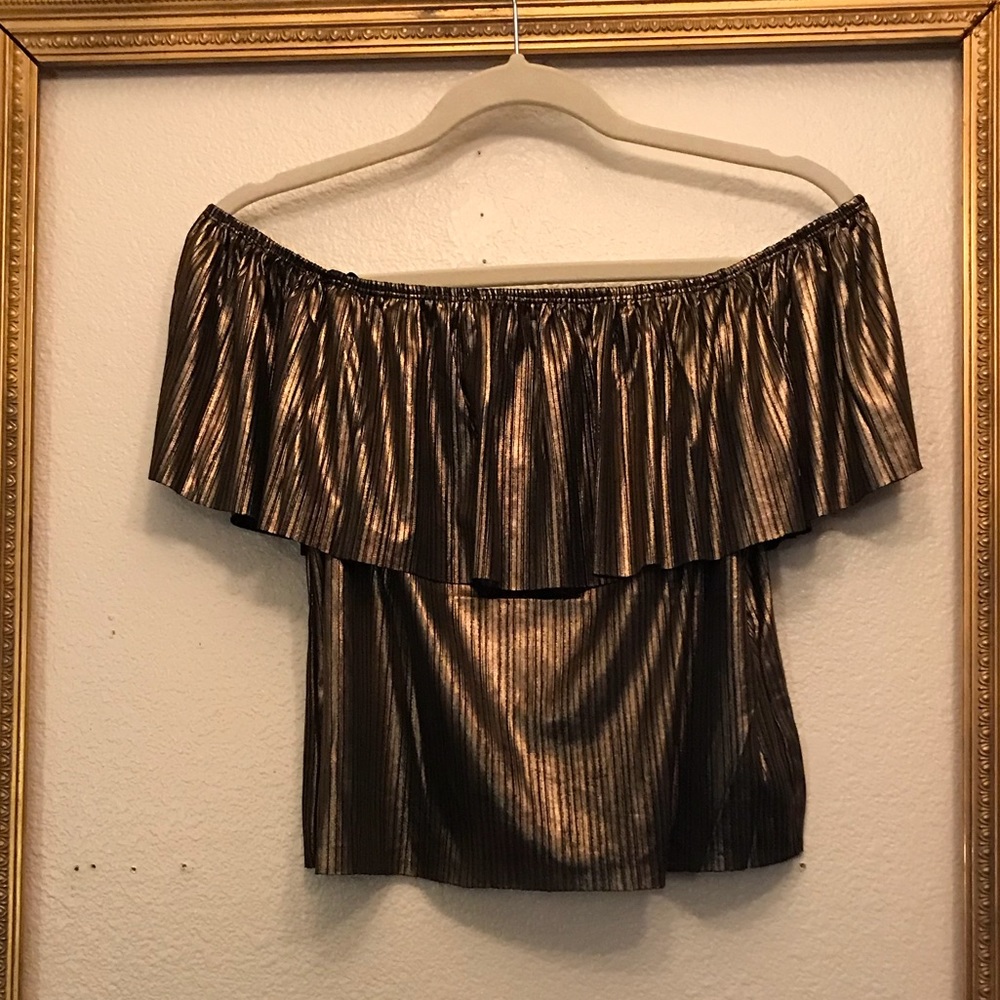 Forever 21 metallic rusty gold shoulder shirt M